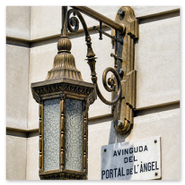 Detalle farola Avda. Portal de L'Angel en Ciutat Vella<br />Ref.: bcn-col-081
