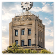 Detalle reloj edificio BBVA en Plaza Catalunya<br />Ref.: bcn-col-082